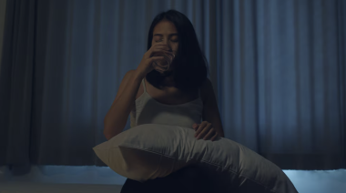 Los 4 tipos de alimentos que pueden causar sudores nocturnos