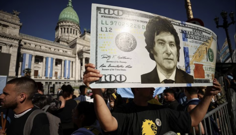 A cuánto podría llegar el dólar en la segunda mitad del año según el mercado y el plan de Milei