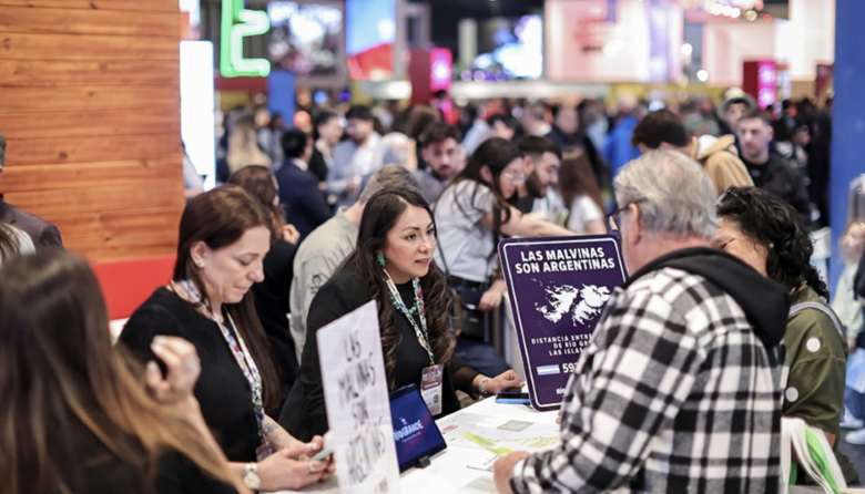Río Grande llevó la Vigilia por Malvinas a la Feria Internacional de Turismo