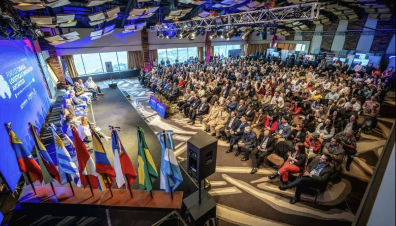Ushuaia reunió a ocho programas antárticos y más de 400 participantes en el Foro de FINNOVA