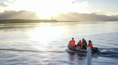 Realizan monitoreo para medir la contaminación cloacal en el Canal Beagle y la bahía de Ushuaia