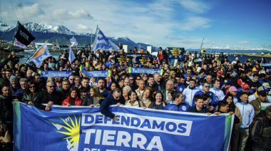 Multitudinario acto en Ushuaia de Defendamos Tierra del Fuego
