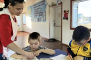 Brindan clases de apoyo para estudiantes de nivel primario y secundario en diferentes puntos de Río Grande